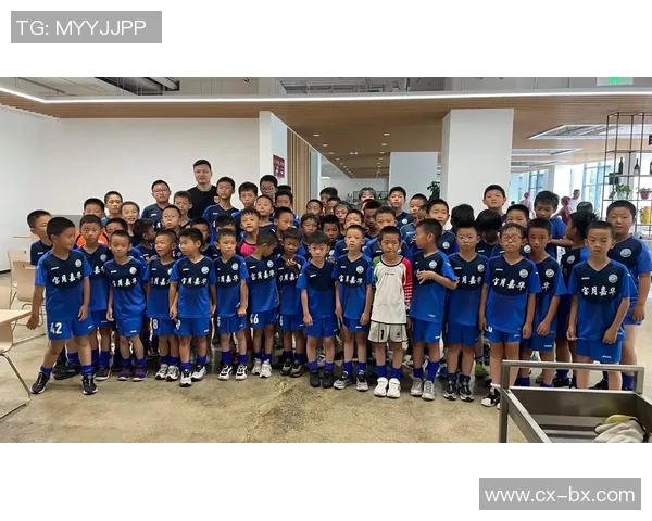 年轻球员崛起U17足球队员的成长之路与未来展望