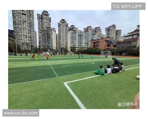 我在绿茵场上的拼搏与成长记一次难忘的足球比赛经历